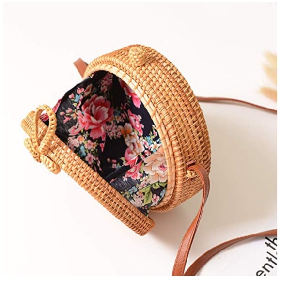Women's Round Rattan Cross-body Bag - Picture 3 of 4